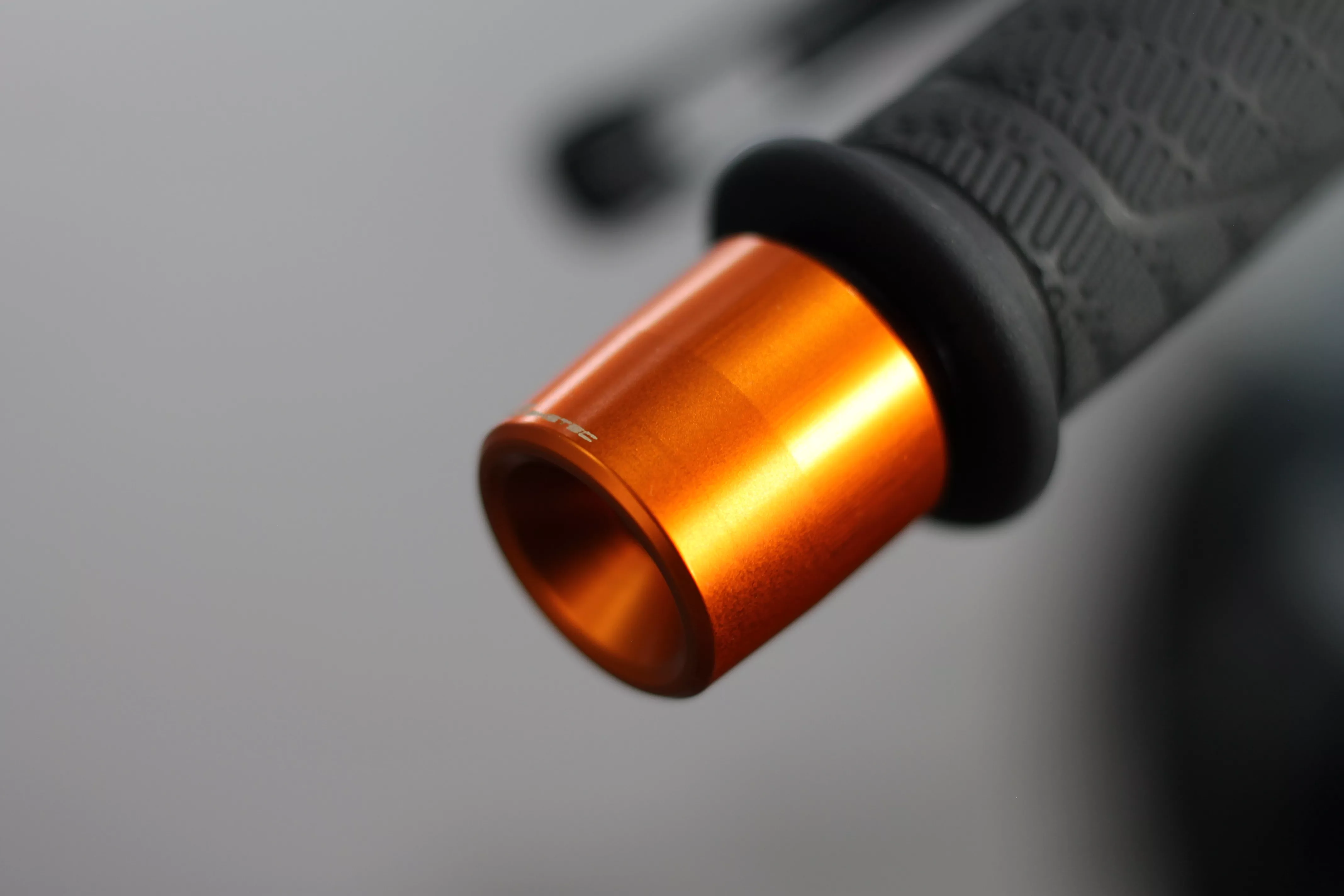 MG Biketec Lenkerende / Lenkergewichte - Universal 14 mm für Benelli Café Racer 899 ab 2009