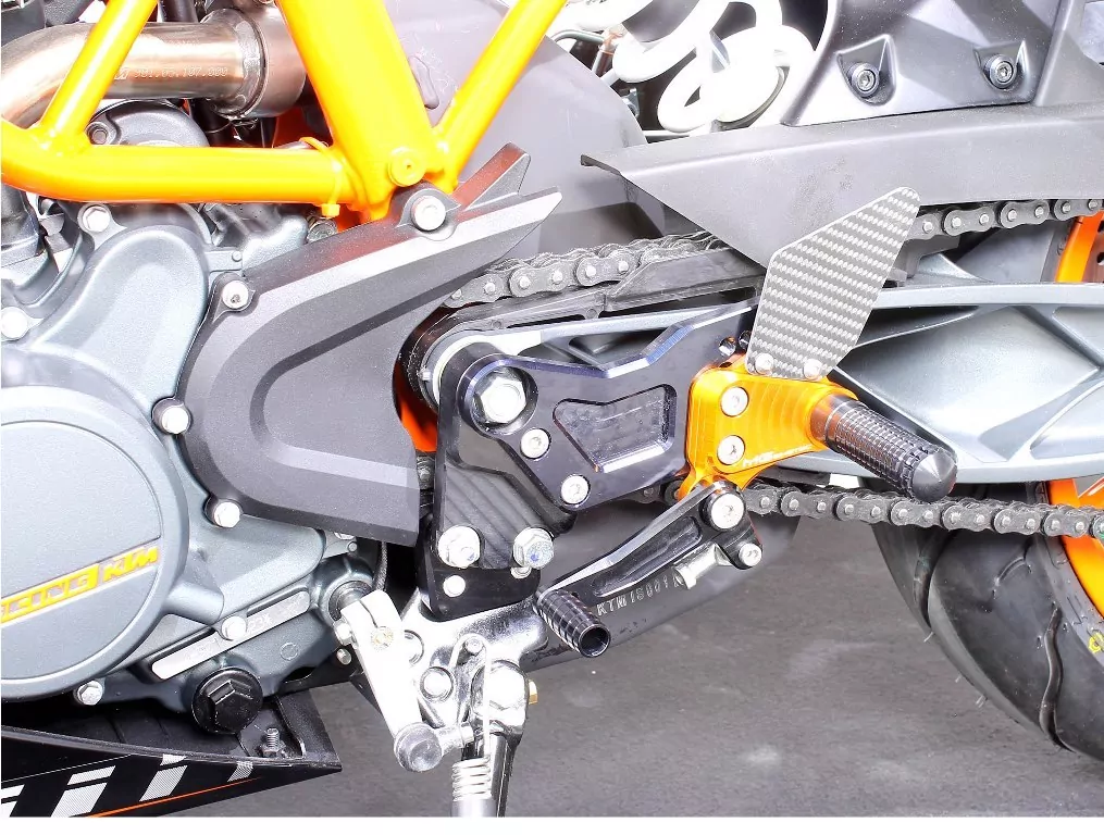 MG Biketec Sportfussrastenanlage / Rastenanlage / Fußrastenanlage mit ABE, gültig in D - A - CH für KTM 125 Duke ab 2020-2023