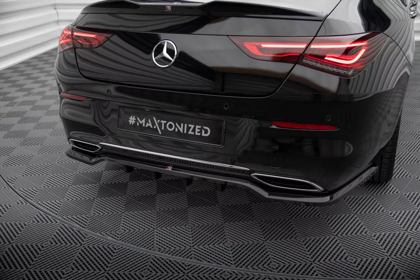 Hinten Splitter (mit Einem Vertikalem Balken) Mercedes-Benz CLA Coupe C118 Schwarz Hochglanz