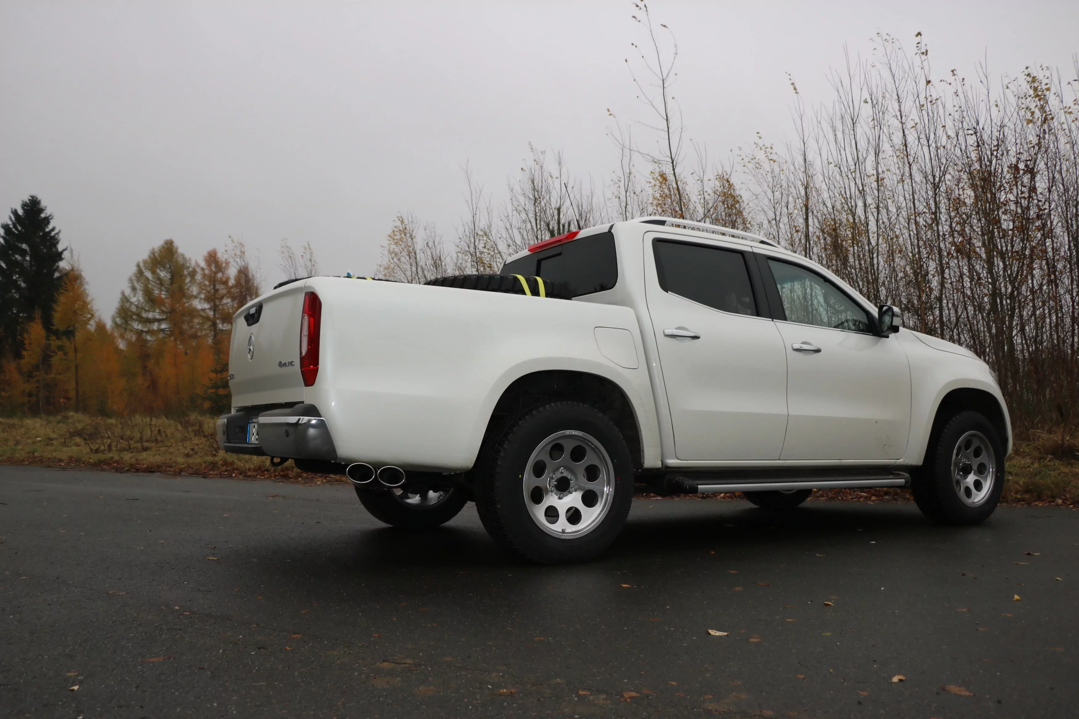 Mercedes X-Klasse 4matic  Endrohrsystem Ausgang rechts am Fahrzeug - 2x115x85 Typ 38 rechts