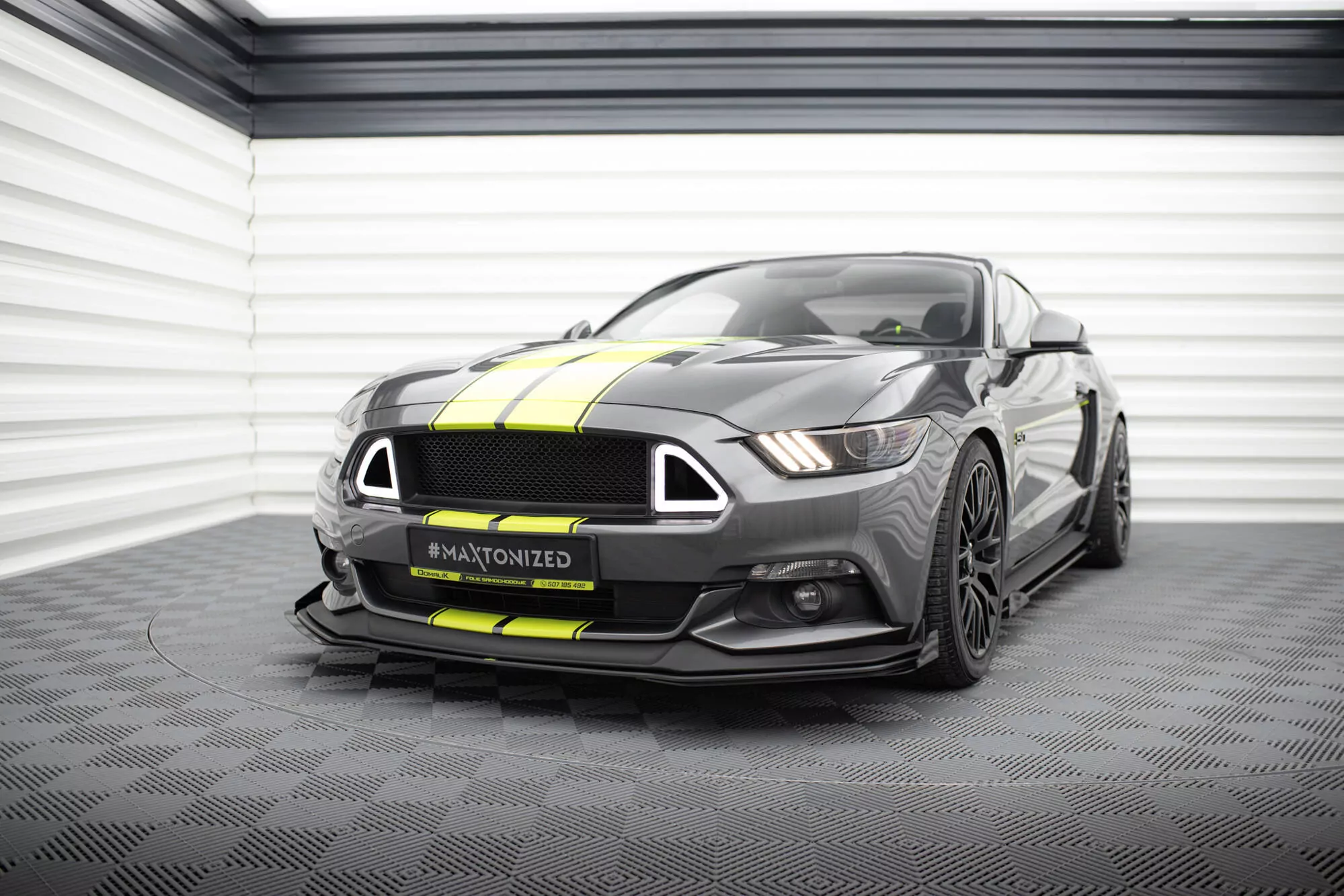 Street Pro Front Ansatz Für +Flaps Für + Flaps Ford Mustang GT Mk6  Schwarz Hochglanz