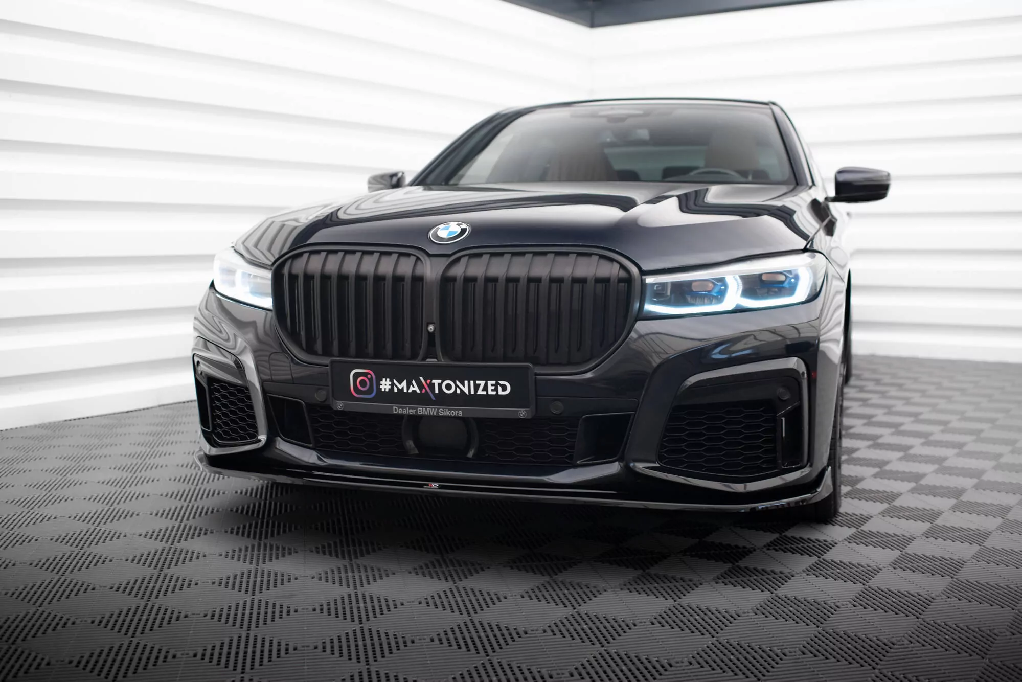 Front Ansatz V.4 Für BMW 7 M-Paket G11 / G12 Facelift Schwarz Hochglanz