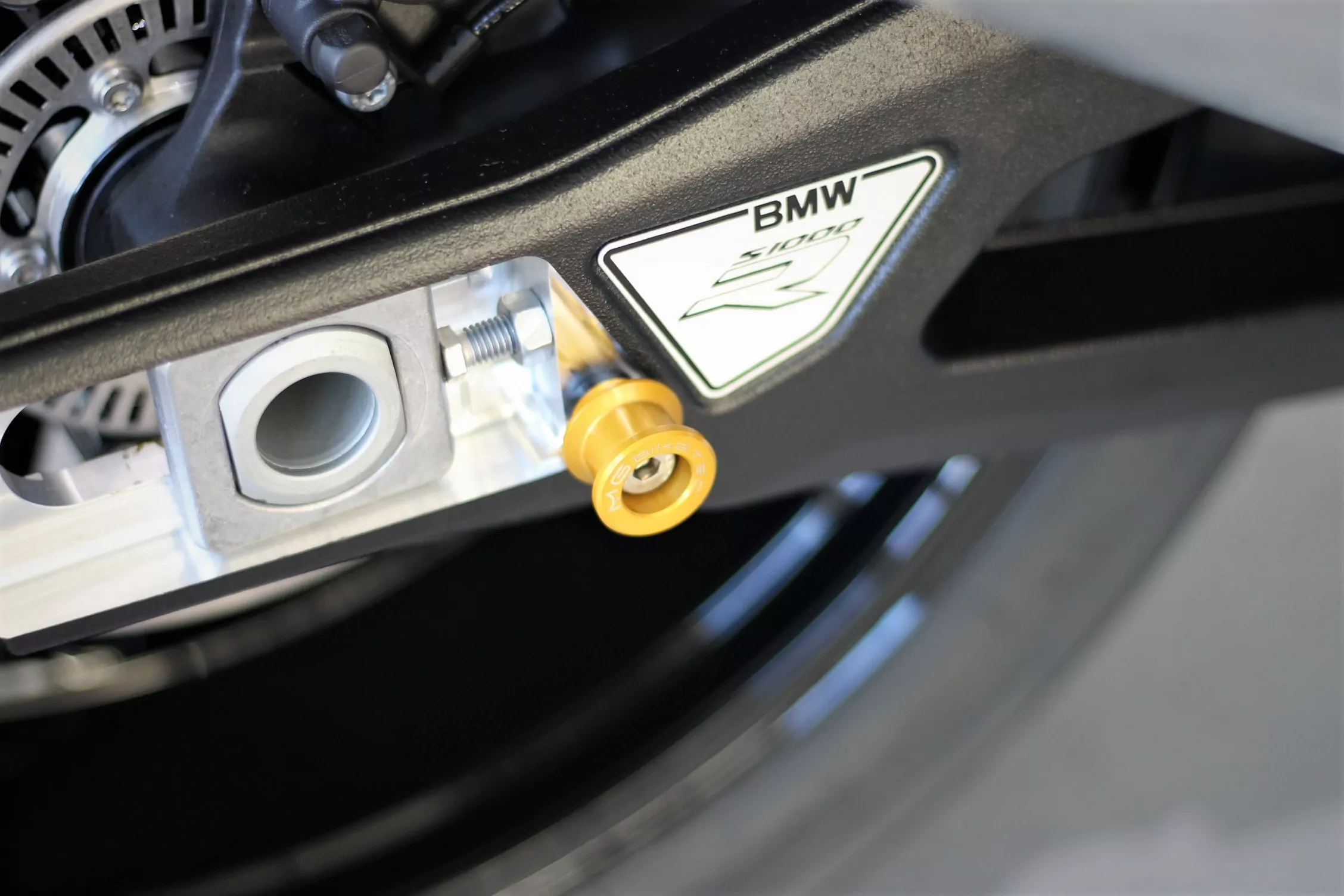 MG Biketec Ständeraufnahmen / Aufnahmeadapter / Montageständeraufnahme M8 x 1,25 mm Gewinde für Ducati Hypermotard 698 ab 2024