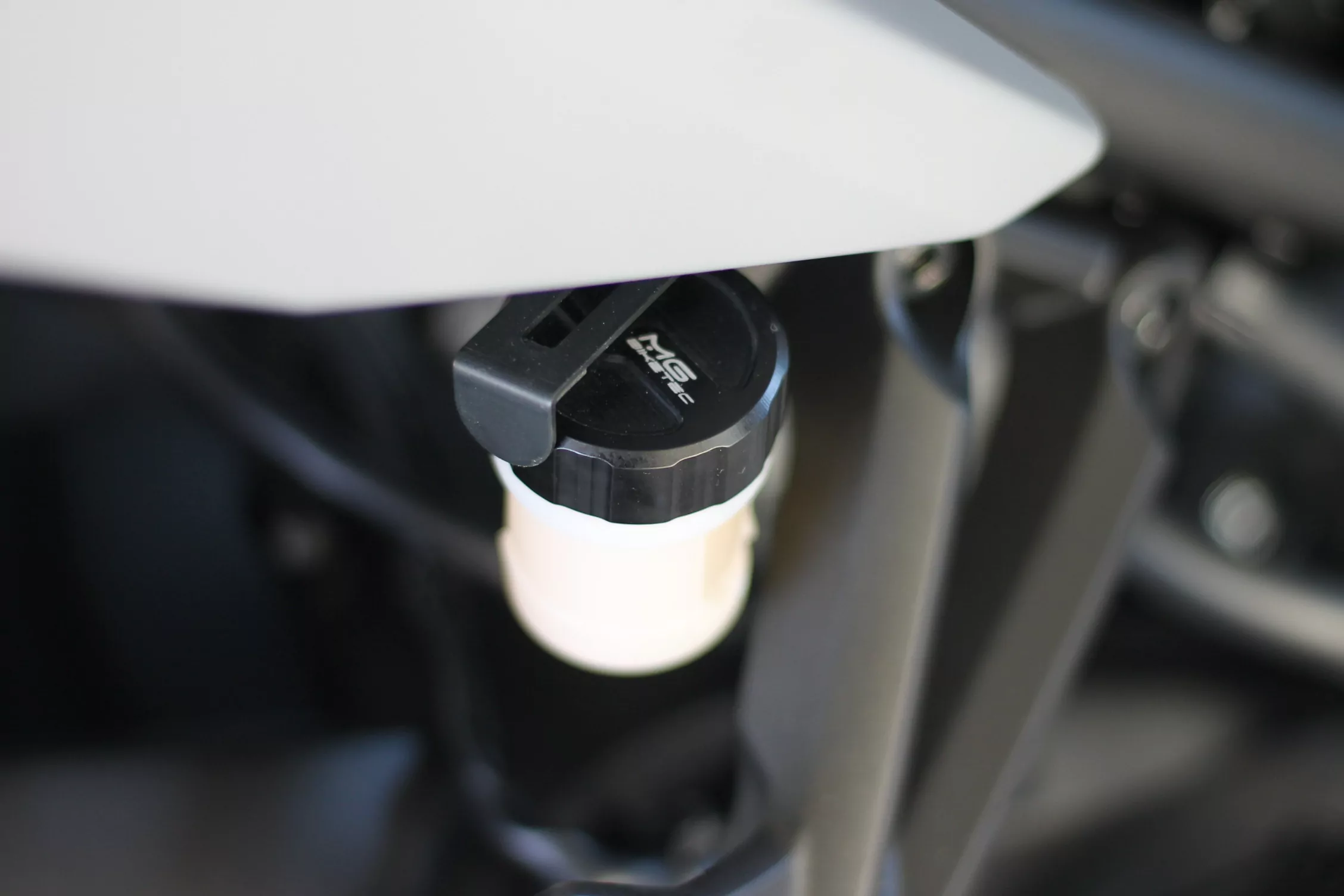 MG Biketec Behälterdeckel- Bremsflüssigkeit hinten für Yamaha MT-07 ab 2014-2016
