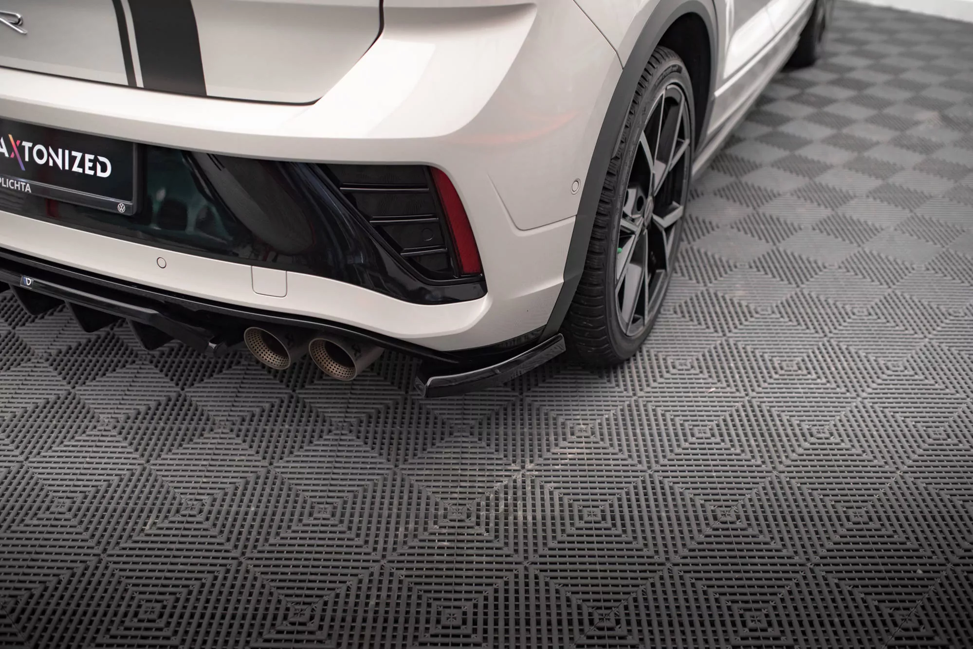 Heck Ansatz Flaps Diffusor Für Volkswagen T-Roc R / R-Line Mk1 Facelift Schwarz Hochglanz