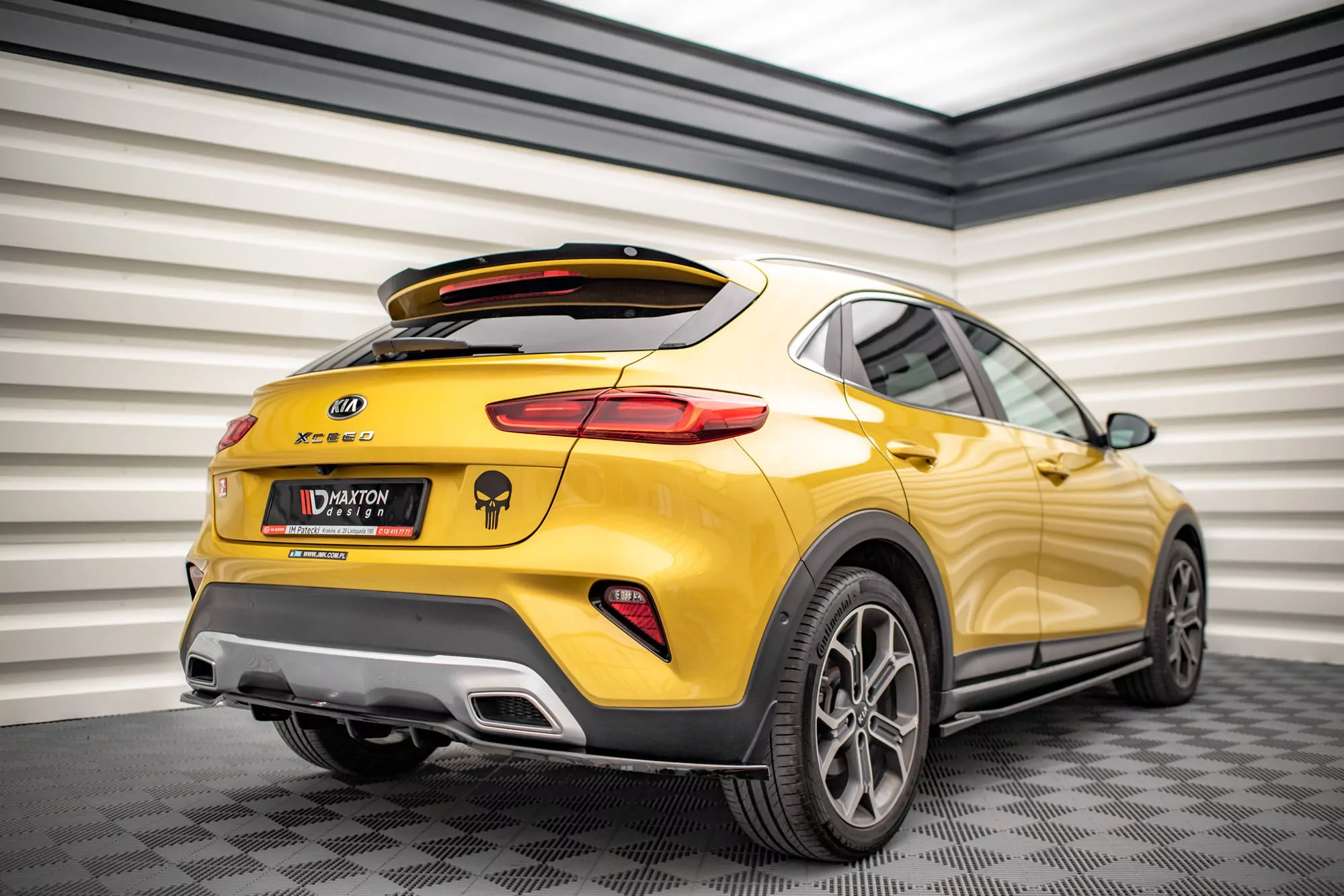 Hinten Splitter (mit Einem Vertikalem Balken) Kia XCeed Mk1 Schwarz Hochglanz