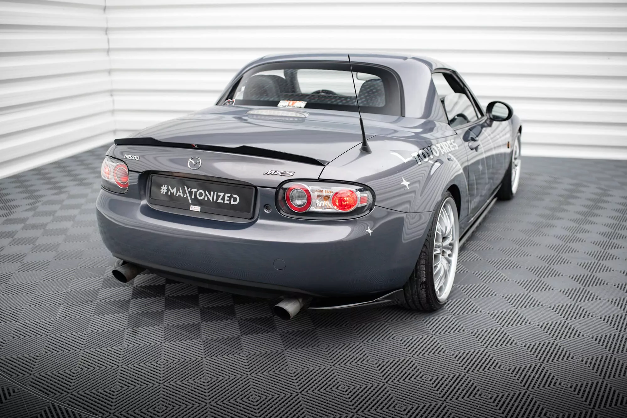 Heck Ansatz Flaps Diffusor Für Mazda MX5 NC (Mk3) Schwarz Hochglanz