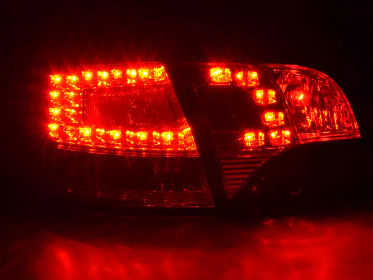 LED Rückleuchten Set Audi A4 Avant Typ 8E Bj. 04-08 rot/klar