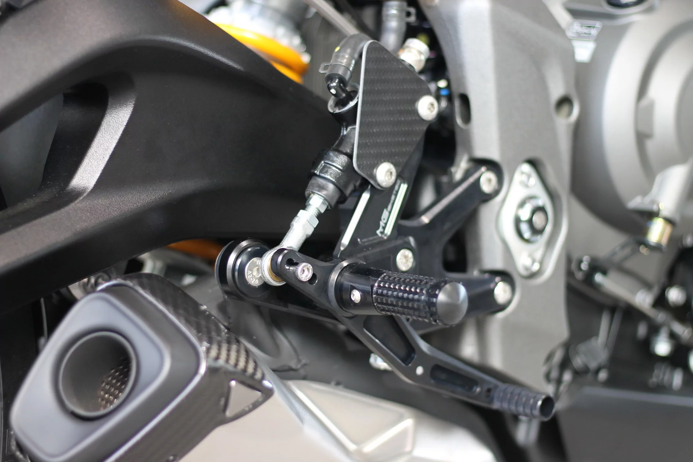 MG Biketec Sportfussrastenanlage / Rastenanlage / Fußrastenanlage mit ABE, gültig in D - A - CH für Triumph Street Triple 765 R / RS ab 2017-2019