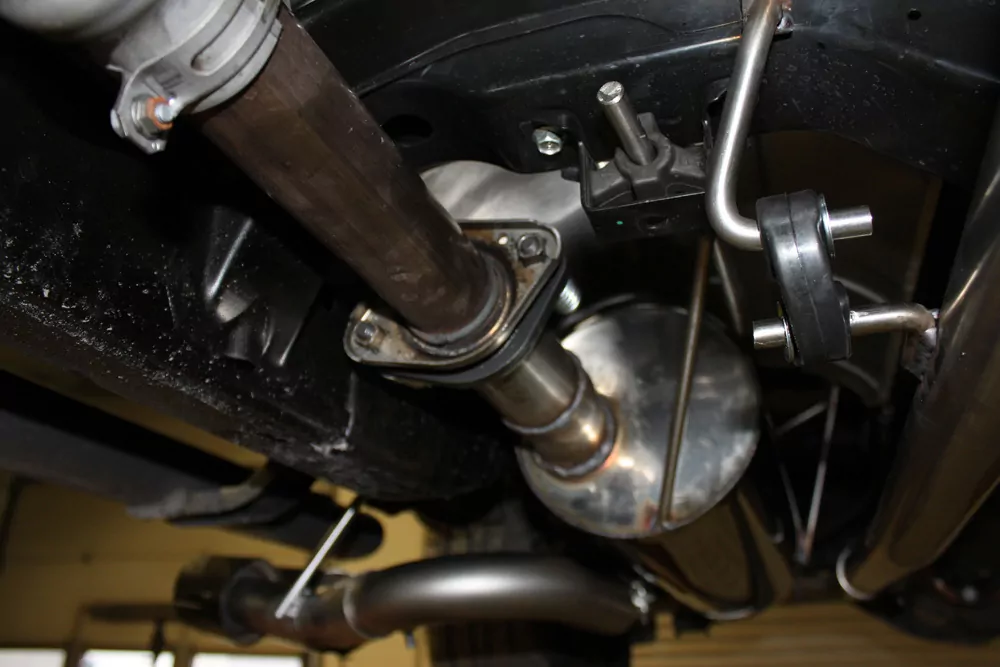 Nissan Navara D40 - 3,0l dCi  Endschalldämpfer Sidepipe, Ausgang rechts und links am Fahrzeug - 2x90 Typ 16 rechts/links