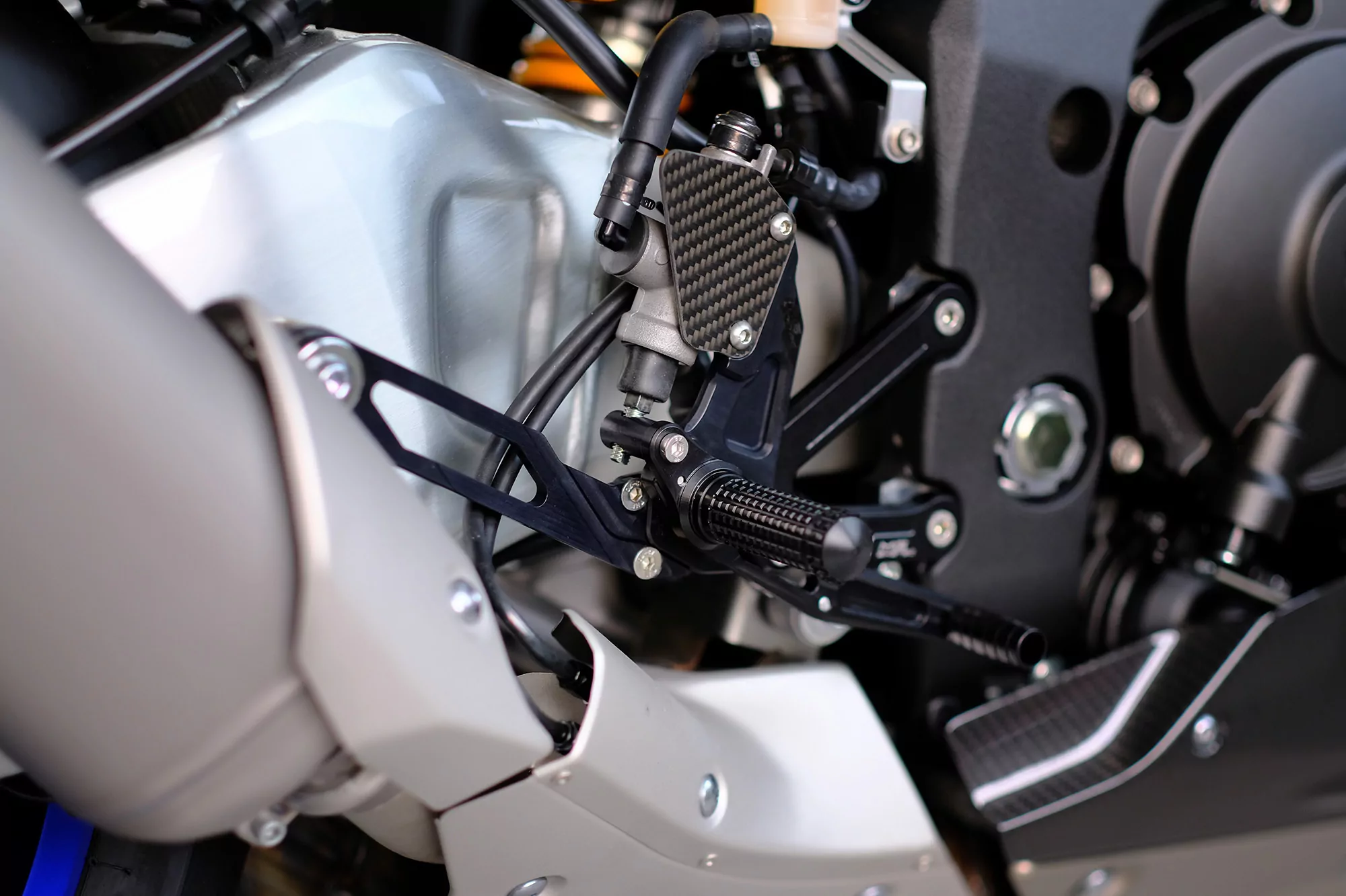 MG Biketec Sportfussrastenanlage / Rastenanlage / Fußrastenanlage mit ABE, gültig in D - A - CH für Yamaha YZF-R1 ab 2017-2019