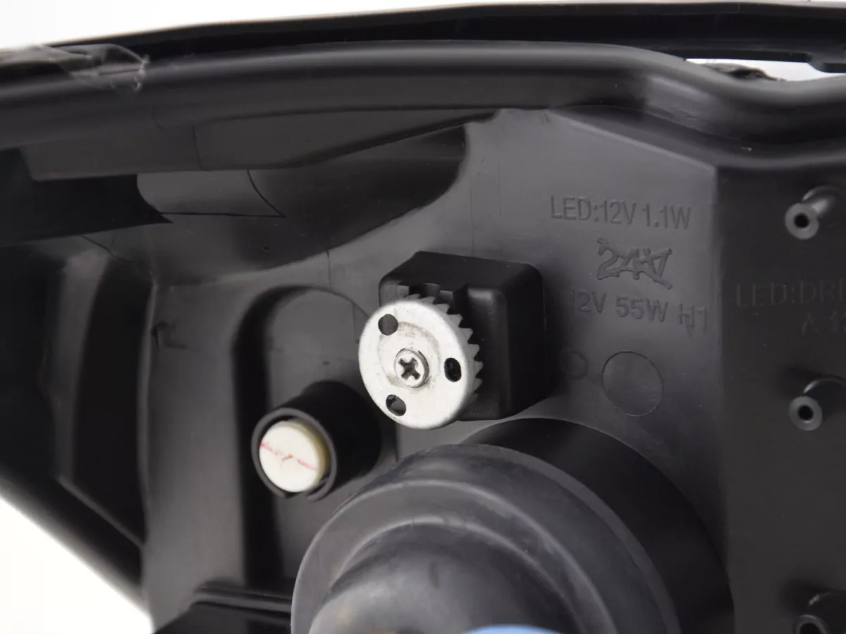 Scheinwerfer Set Daylight LED TFL-Optik Ford Focus 3/4/5-trg. Bj. 01-04 chrom für Rechtslenker