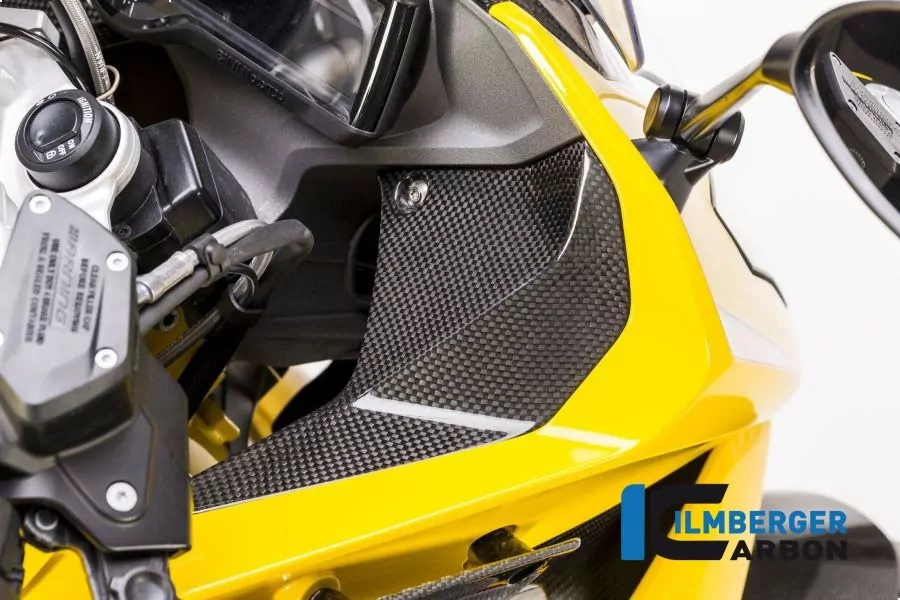 Ilmberger Carbon Abdeckung rechts neben dem Cockpit