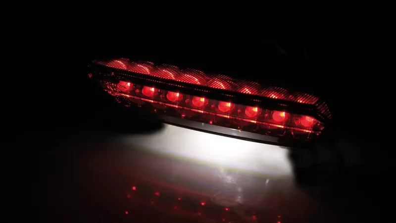 SHIN YO BOSTON LED Rücklicht, schwarze Basisplatte, getöntes Glas E-geprüft