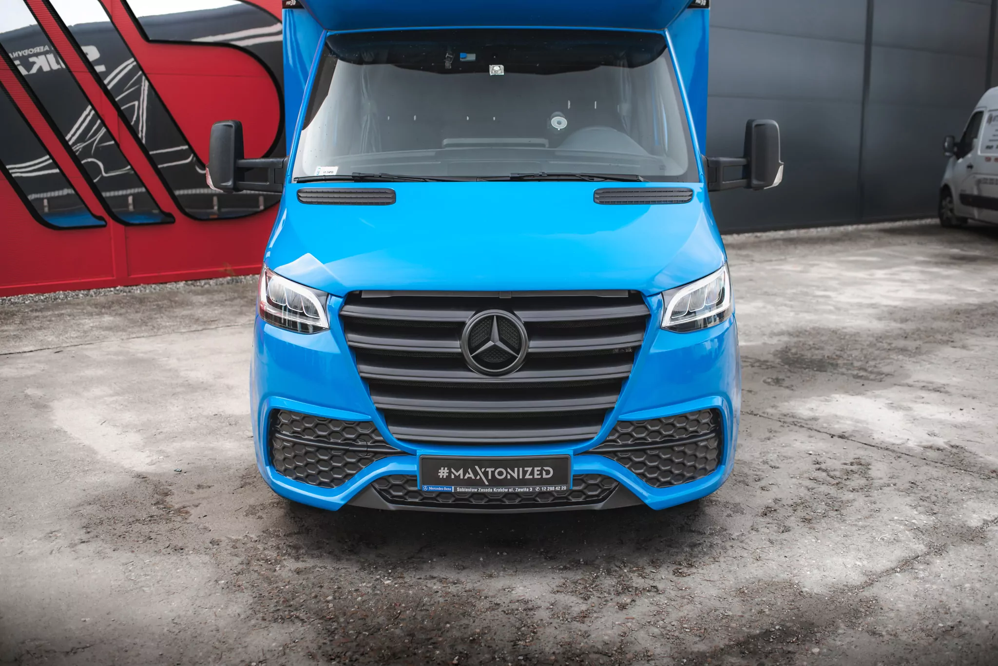 Die Vordere StoĂźstange Mercedes-Benz Sprinter Mk3