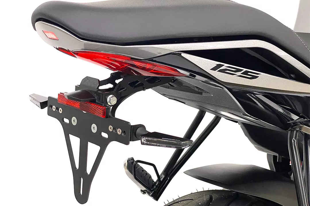 alpha Technik Kennzeichenhalter für Aprilia RS125 und Tuono 125 Typ XA Modelljahr 2021-