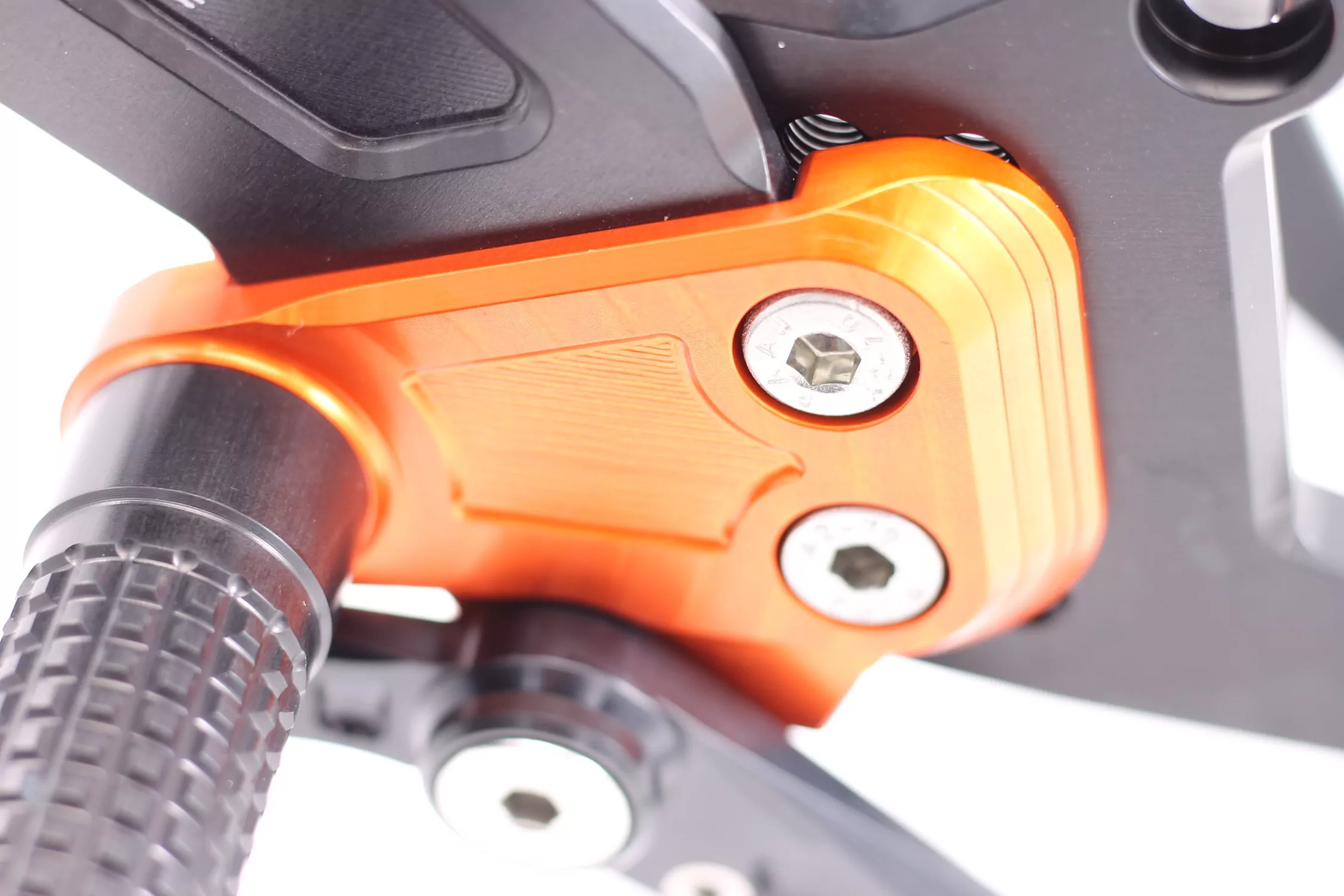 MG Biketec Sportfussrastenanlage / Rastenanlage / Fussrastenanlage mit ABE, gültig in D - A - CH für KTM 1290 Super Duke GT ab 2016-2020