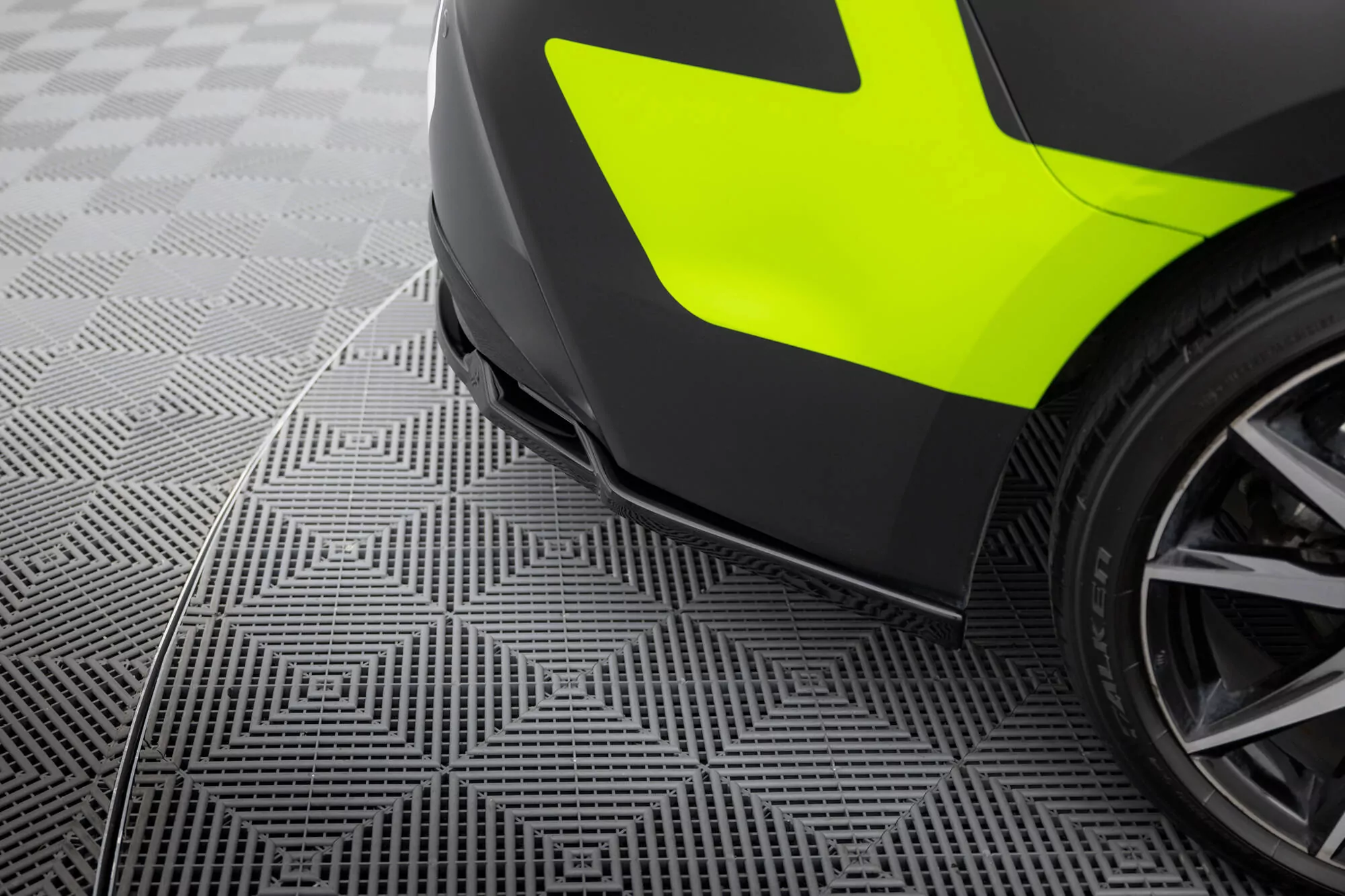 Hinten Splitter (mit Einem Vertikalem Balken) Toyota Corolla GR Sport Touring Sports XII Schwarz Hochglanz