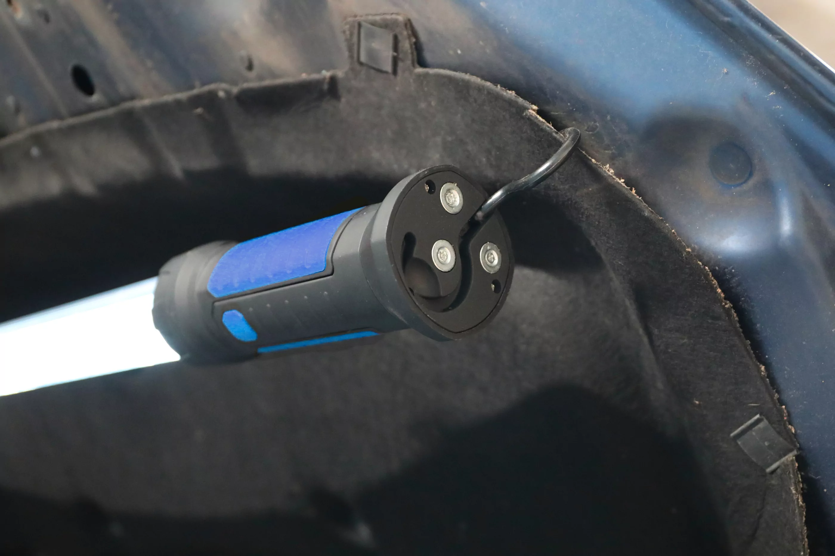 LED-Motorhauben-Leuchte mit Akku