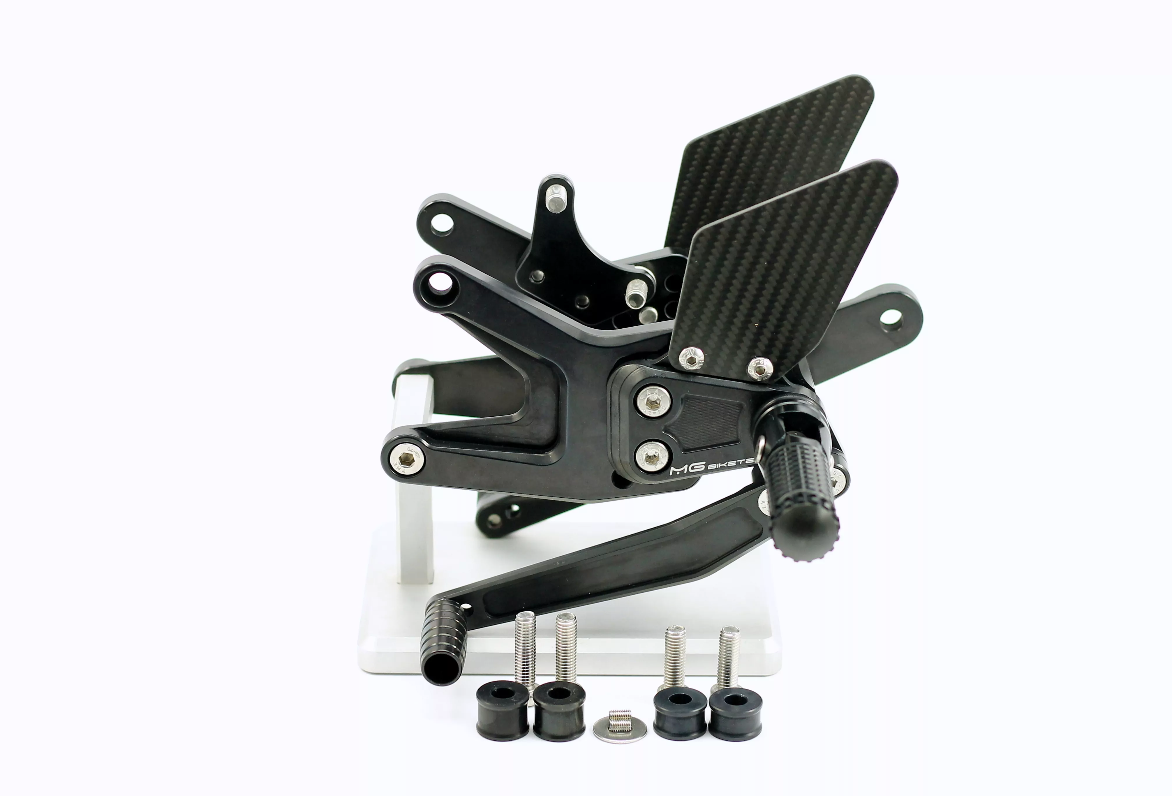 MG Biketec Sportfussrastenanlage / Rastenanlage / Fußrastenanlage mit ABE, gültig in D - A - CH für Triumph Street Triple 765 S / R / RS ab 2023