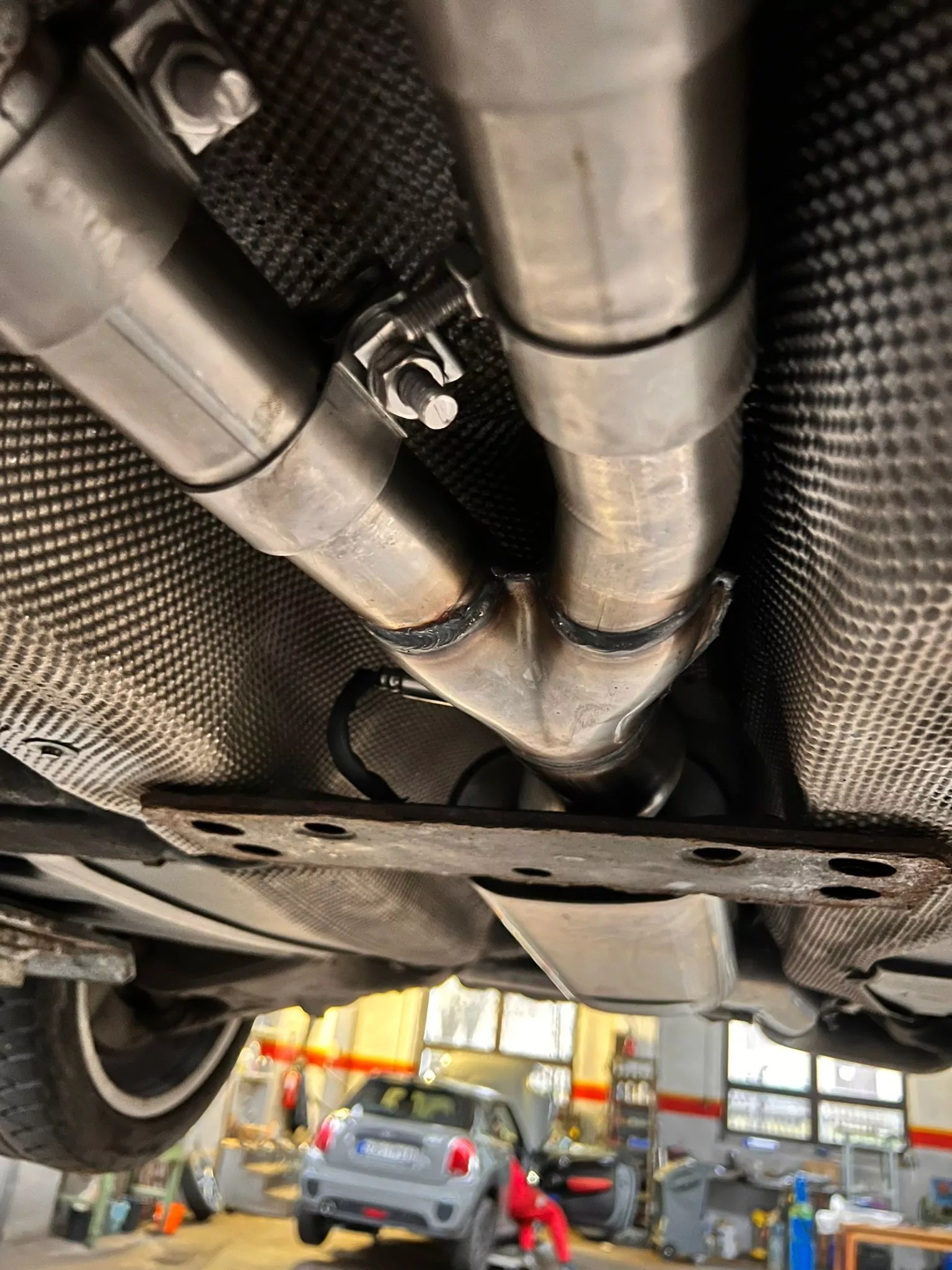 BMW E60 520i/ 523i/ 525i/ 530i ab 2006  Vorschalldämpfer