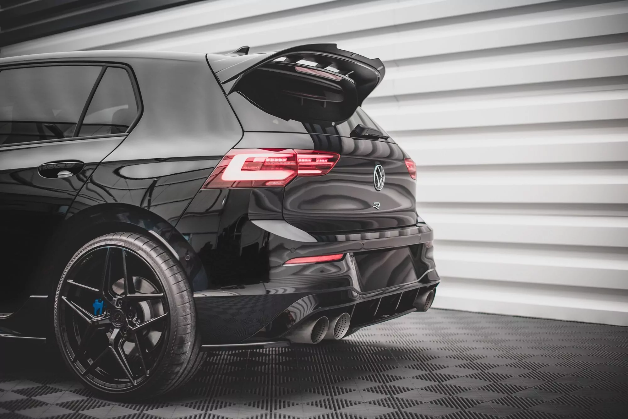 Heck Ansatz Flaps Diffusor V.1 Für Volkswagen Golf R Mk8 Schwarz Hochglanz