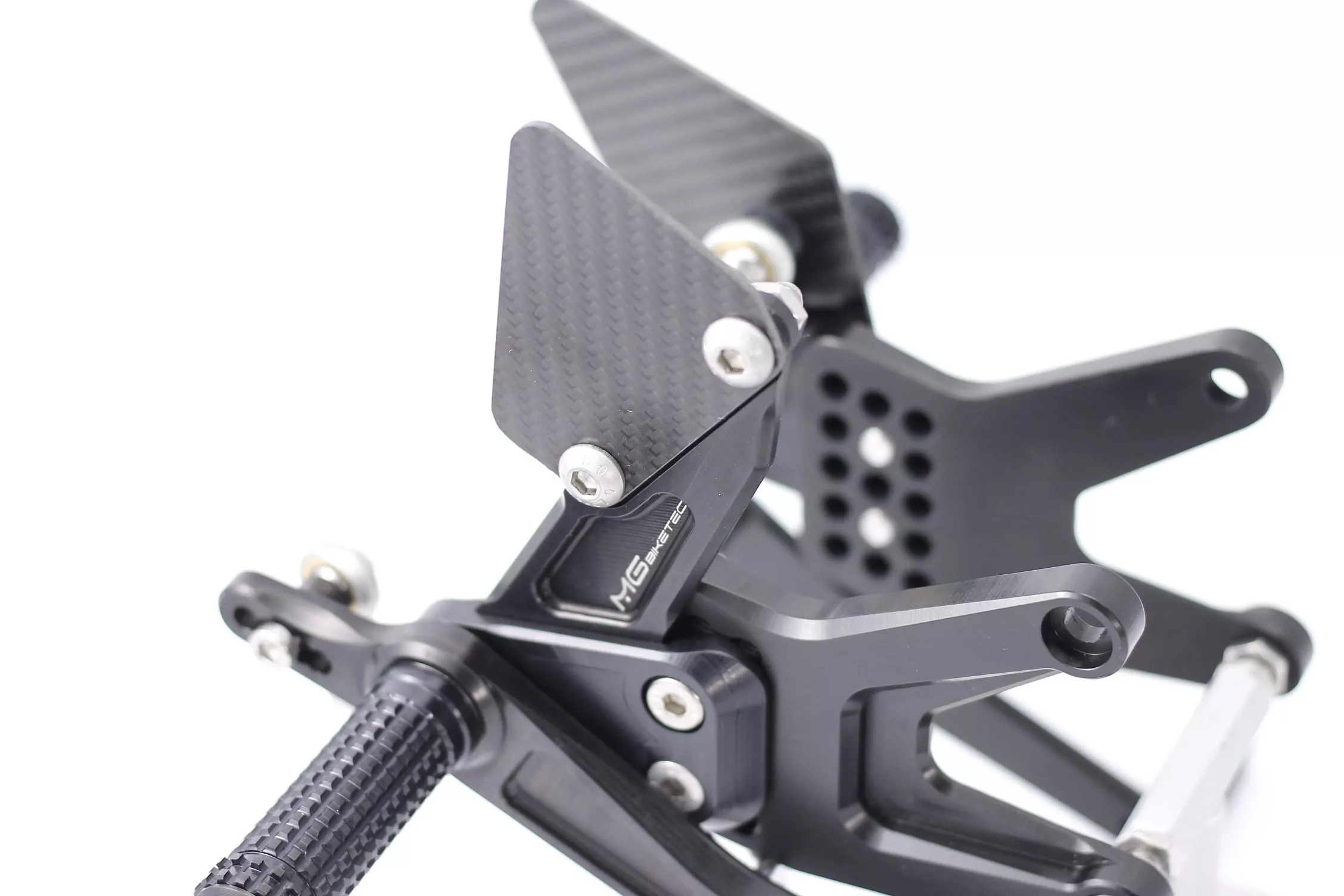 MG Biketec Sportfussrastenanlage / Rastenanlage / Fußrastenanlage mit ABE, gültig in D - A - CH für Triumph Street Triple 675 ab 2008-2010