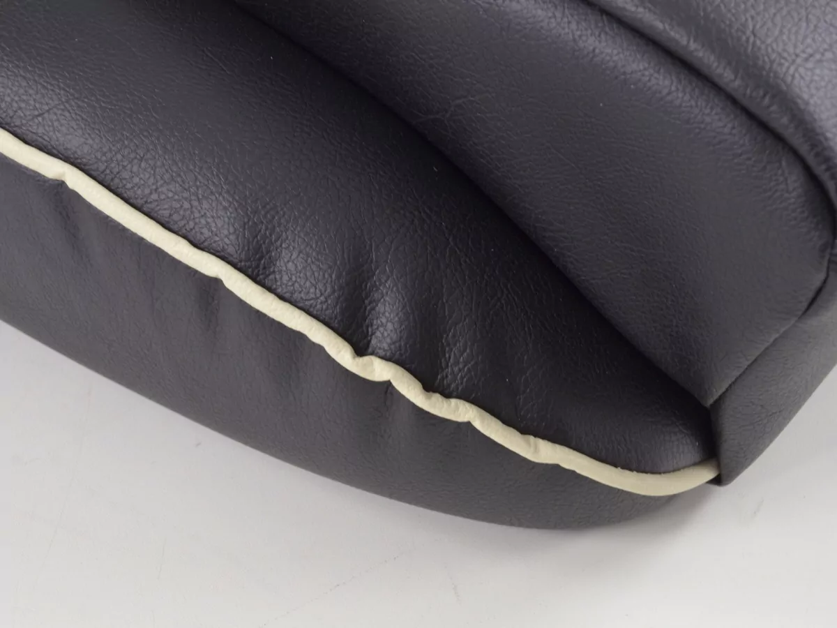 FK Oldtimersitze Auto Vollschalensitze Set Classic 4 schwarz/weiß mit Kopfstütze inklusive Laufschienen