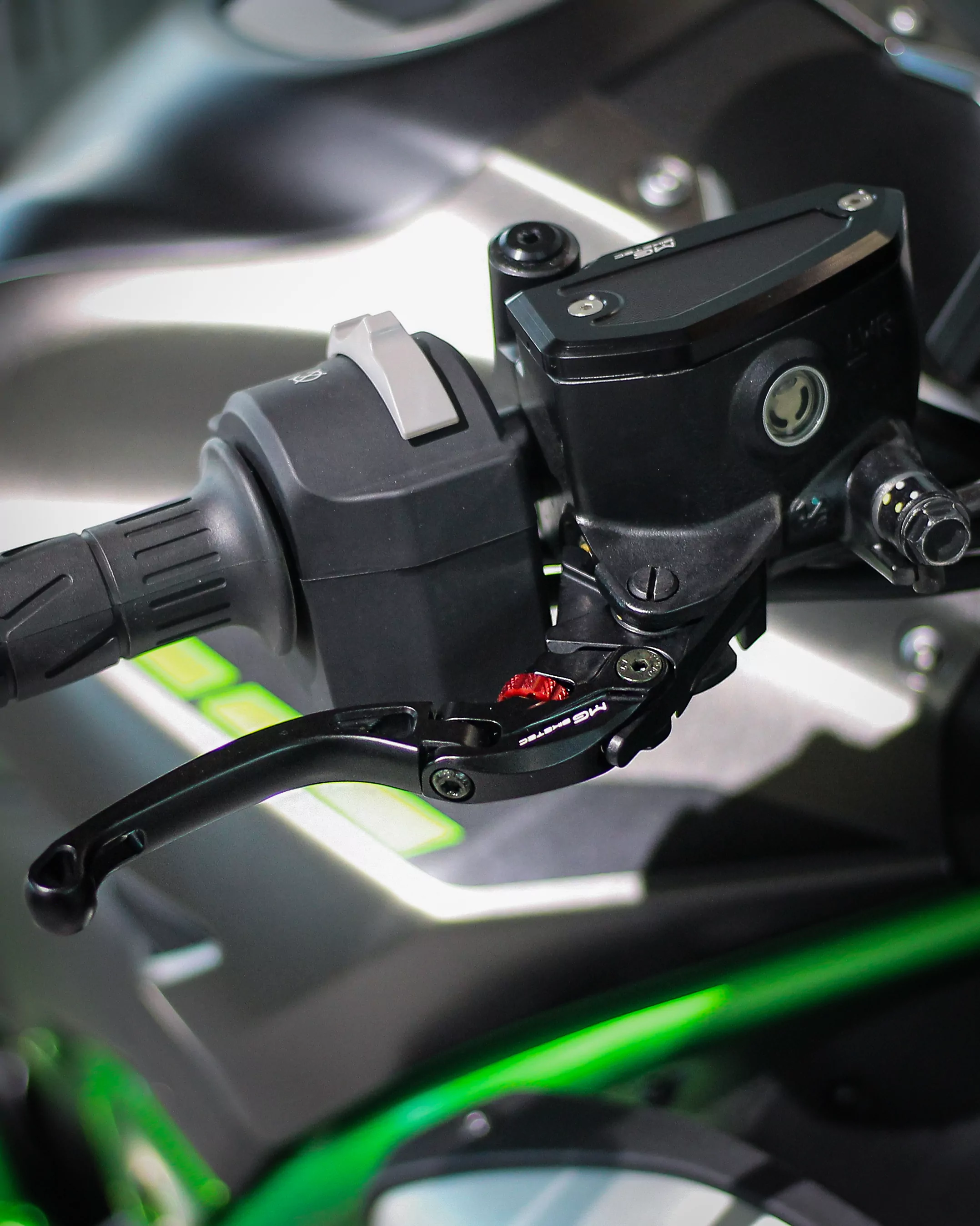 MG Biketec Behälterdeckel- Bremsflüssigkeit vorne für Kawasaki Z 900 ab 2025