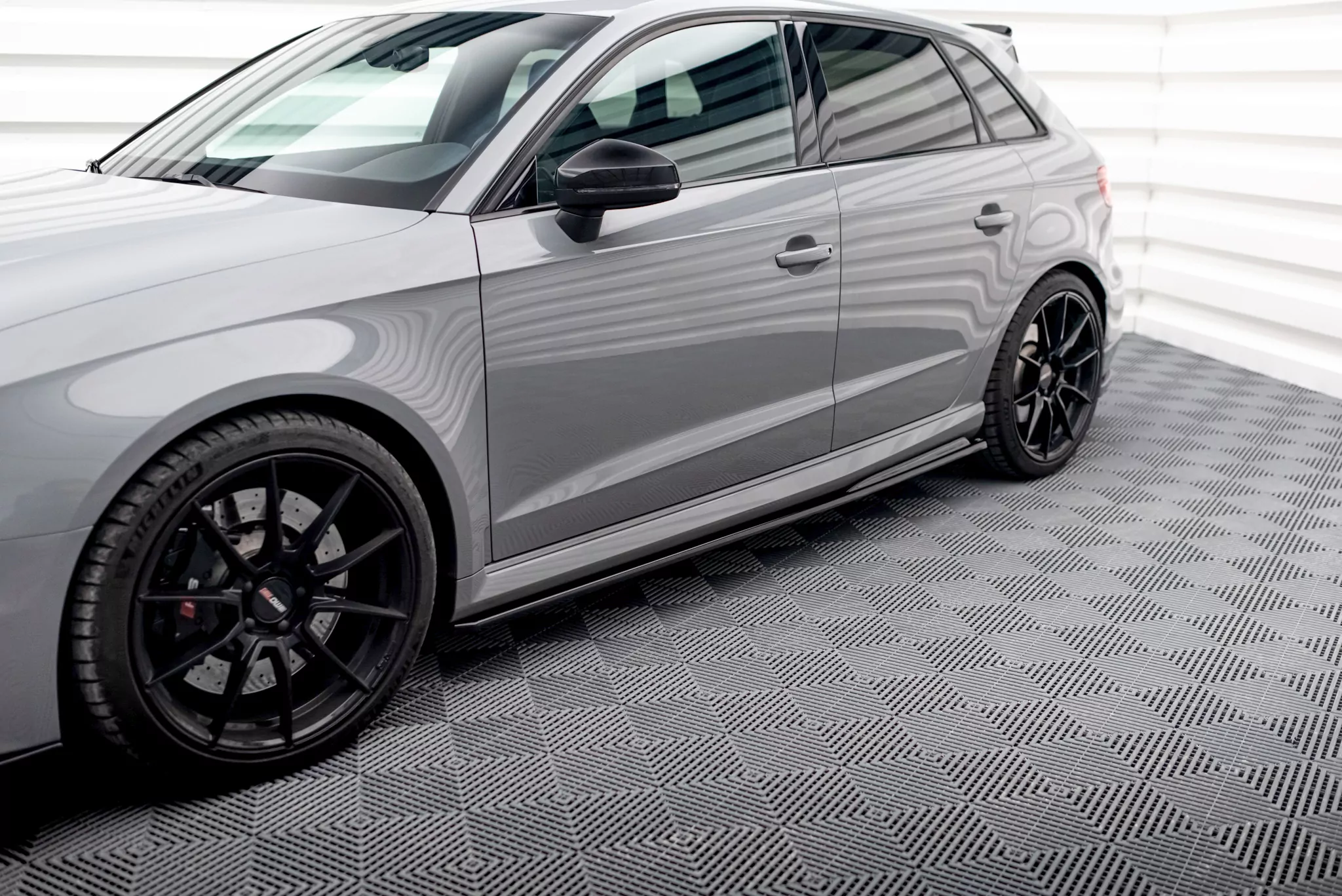 Seitenschweller Ansatz V.2 Passend Für Audi RS3 8V Sportback Facelift Schwarz Hochglanz