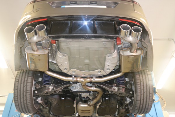 VW Golf VII Variant R - 4-Motion Endschalldämpfer rechts/links - Austritt der Endrohre in den origin