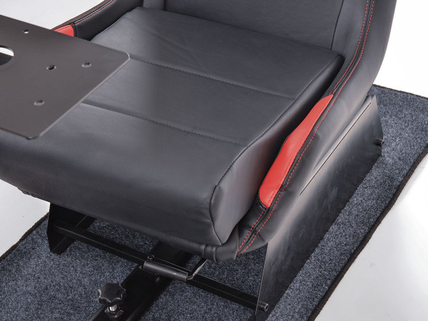 FK Gamesitz gebraucht Spielsitz Rennsimulator eGaming Seats Suzuka schwarz/rot mit Teppich