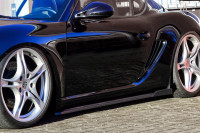 Cup Seitenschweller mit Wing aus ABS passend für Porsche Cayman 987 Cup Seitenschweller mit Wing aus ABS passend für Porsche Cayman 987