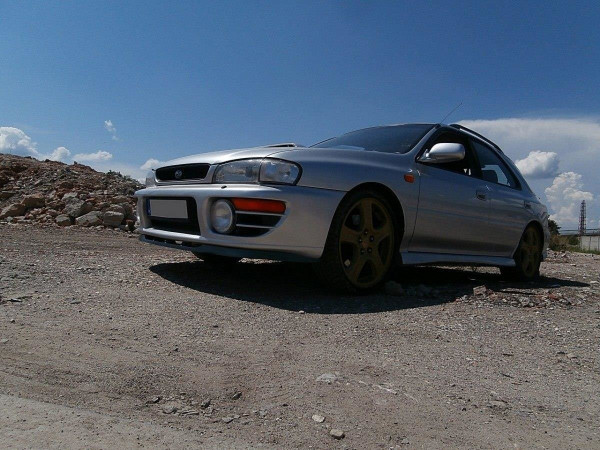 Front Ansatz Für Subaru Impreza GT Schwarz Hochglanz